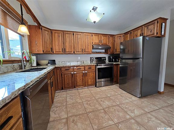 4th image of 119 MONTGOMERY CRESCENT