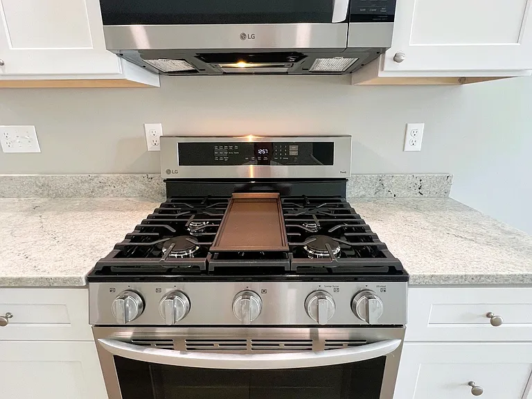 580 Elm St #5 — Photo 4