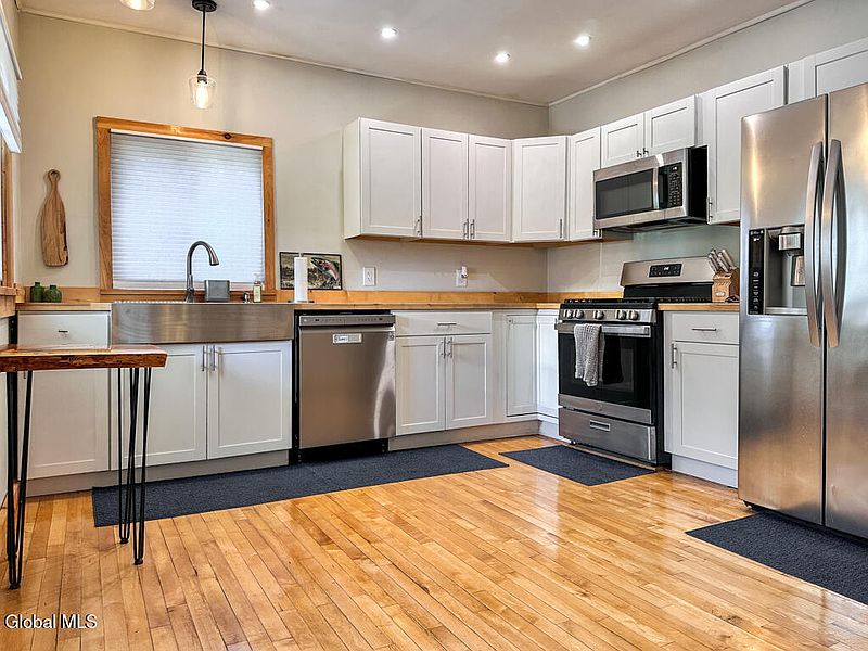 3rd image of 28 Stewart Avenue