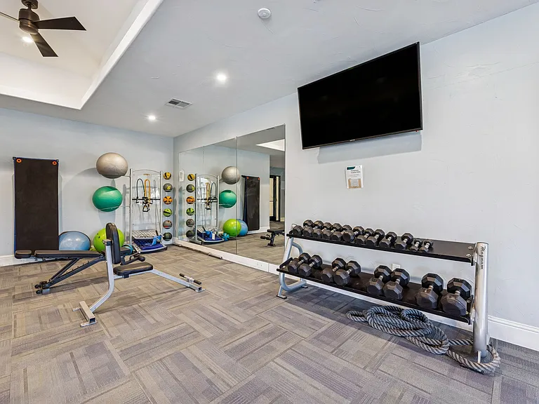 Platinum Castle Hills — Photo 15