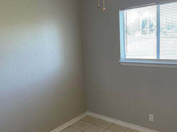 5th image of 133 E Tamarack Ave