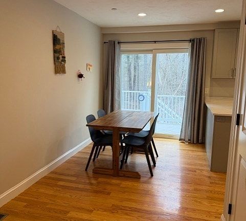 4th image of 1418 Main St #104