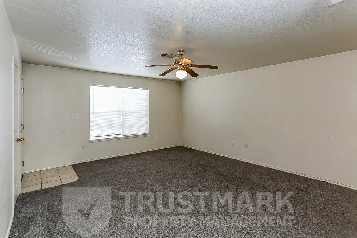 Building Photo - 700 S Amy Ln #104
