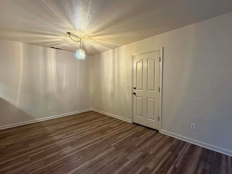 155 Derek Dr — Photo 8