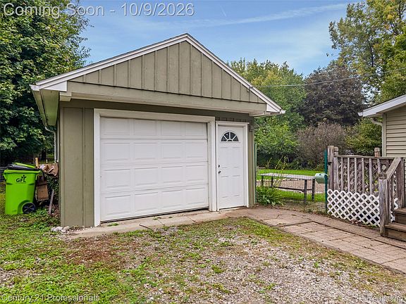 2nd image of 801 Forest Dr