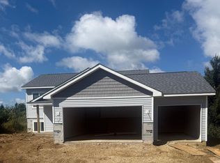 906 Snowbird Dr, Red Wing, MN 55066