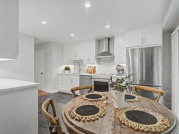 3rd image of 176 B Collier St