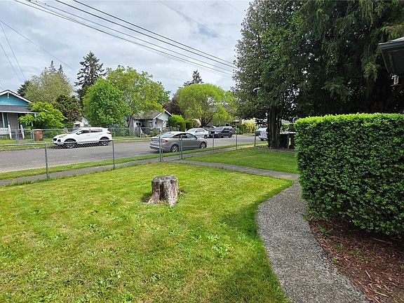 3rd image of 836 E 47TH