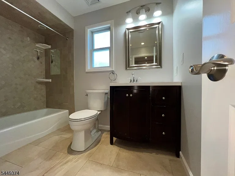100 1st Ave — Photo 21