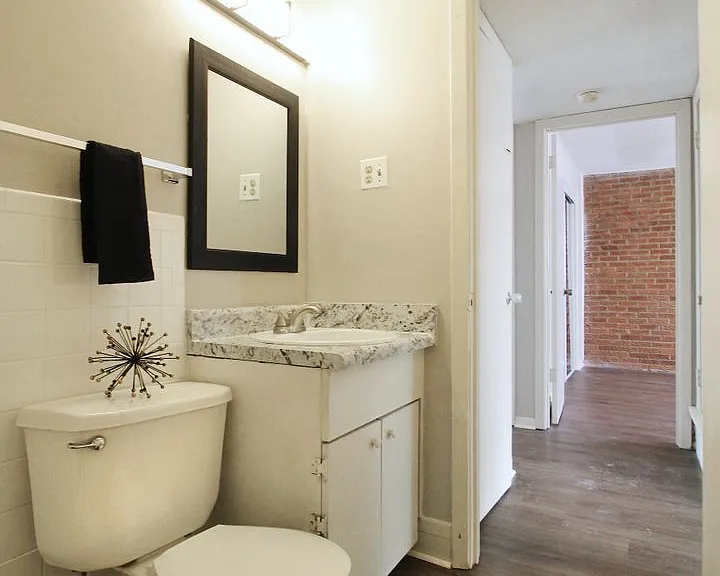 U of M Area - Southernwood Apartments — Photo 22