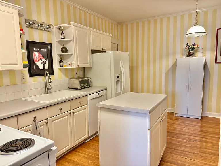 319 Circle Ave — Photo 12