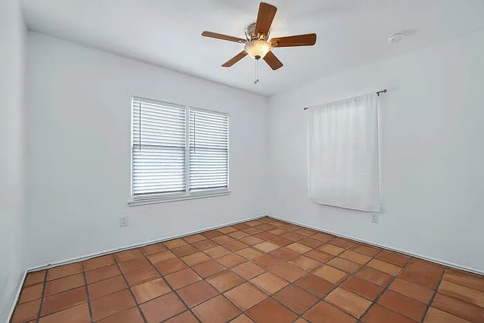 1209 E Meadowbrook Ave — Photo 13