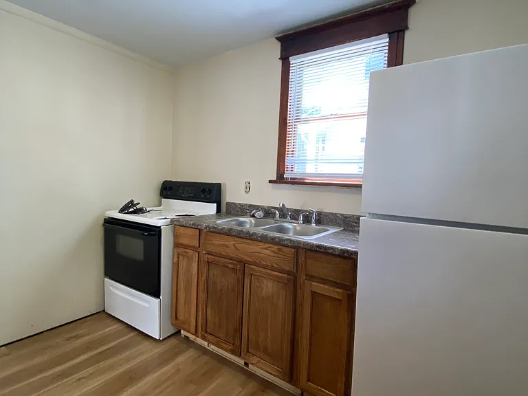 1204 Memorial Ave #3 — Photo 11