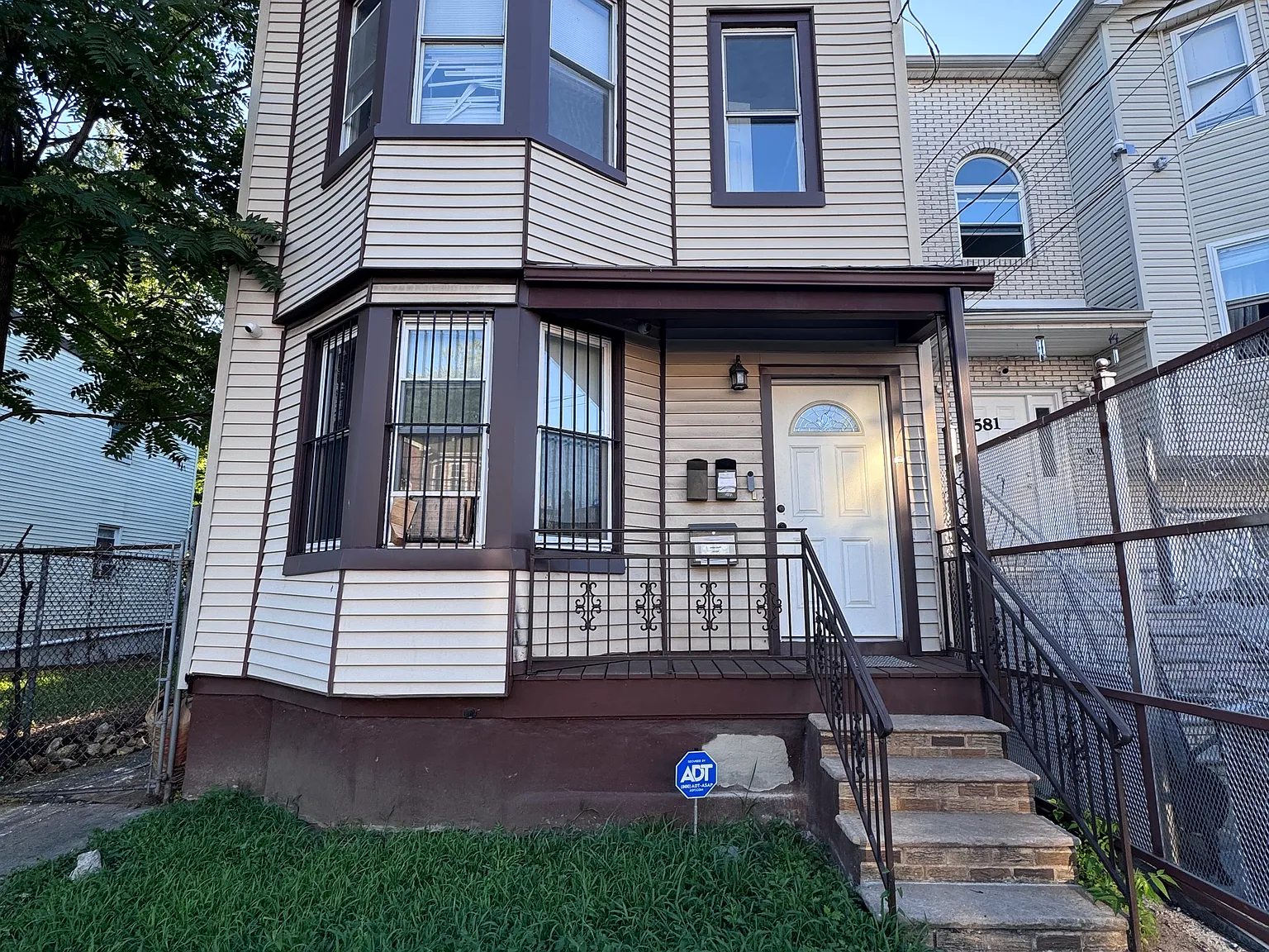 3 bed, $1,950 — Photo 1
