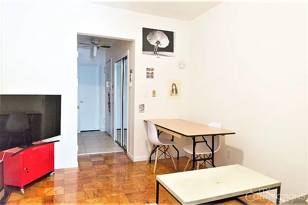 Rented by City Connections Realty | media 8