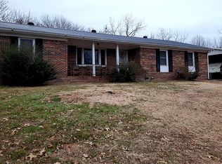 150 Hill Top Ct, Celina, TN 38551