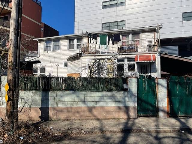 2nd image of 38 Brighton 2 Pl