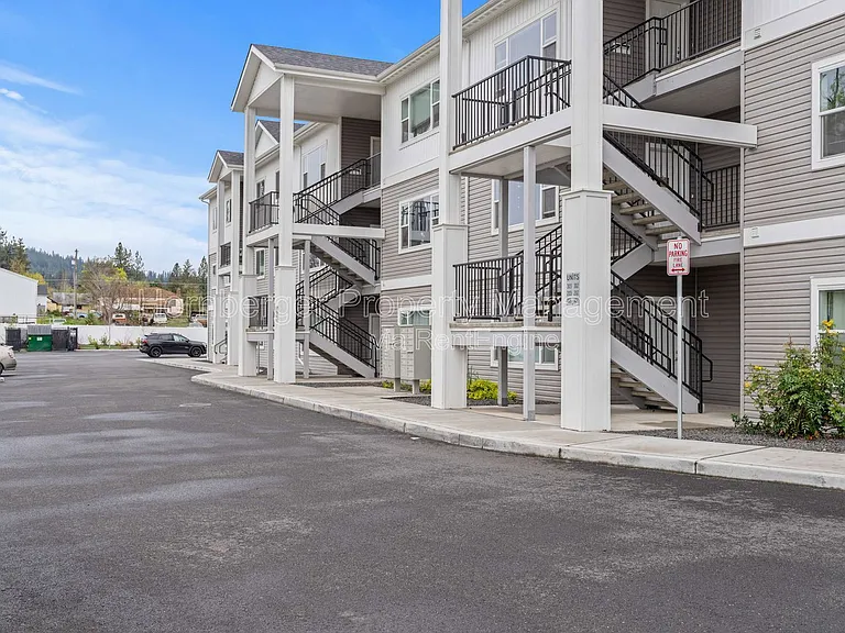 4th Ave Apartments — Photo 15