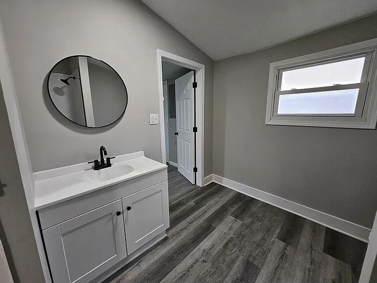 5221 Melrose Ave — Photo 19