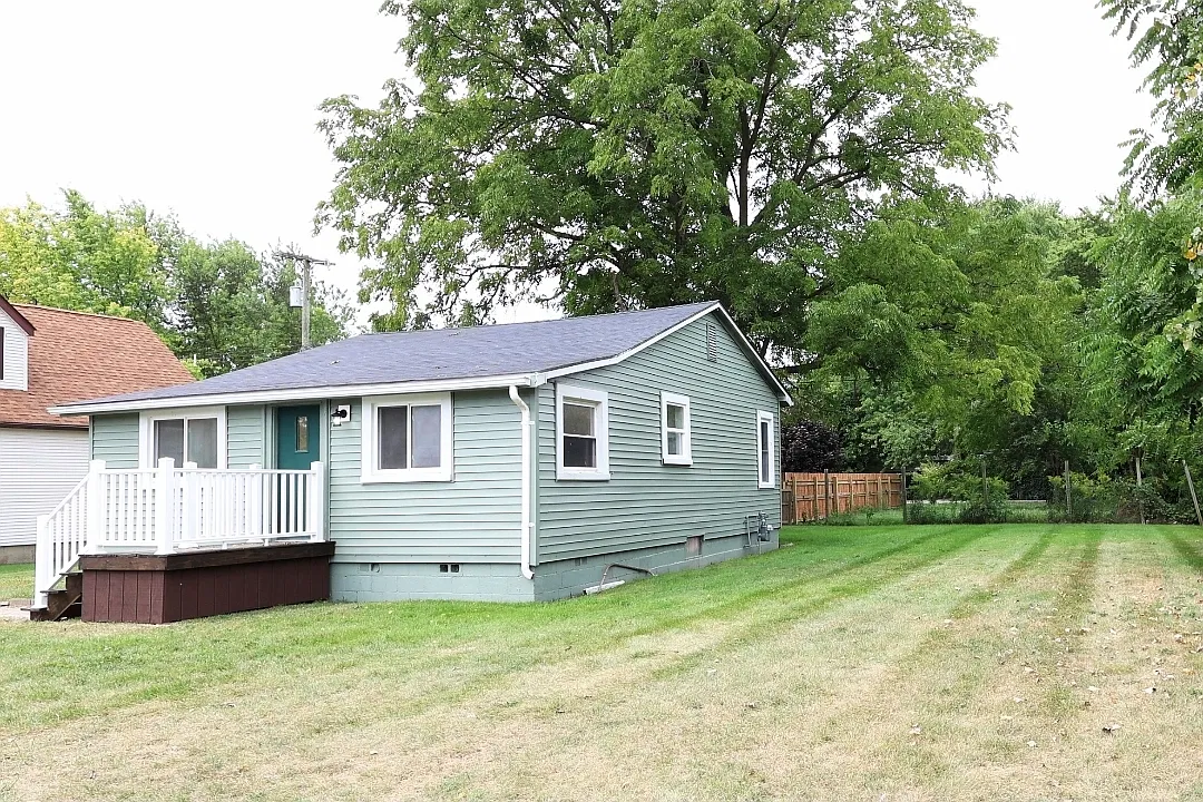 3 bed, 800 sqft, $1,400 — Photo 2
