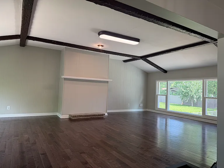 211 E Dresser Rd — Photo 2