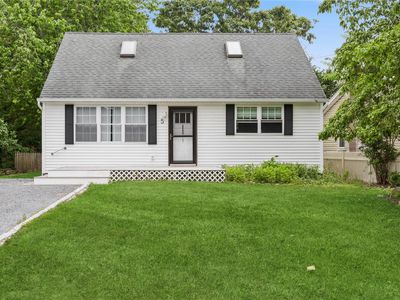 5 Coolidge Road, Hampton Bays, NY, 11946