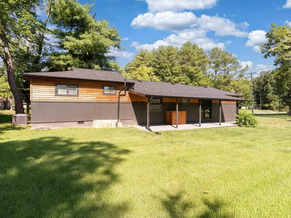 1303 N Maple St, Cambria, IL 62915