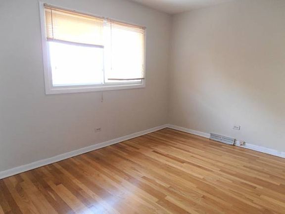 5th image of 9841 Garden Ct