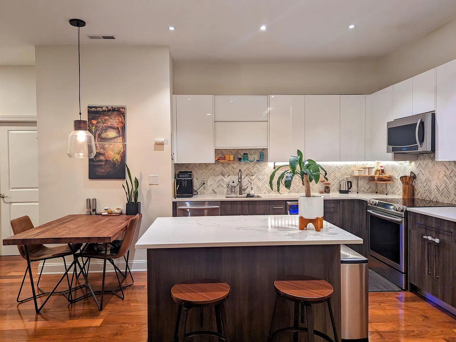 2 bed, 2.0 bath, 1384 sqft, $4,600 — Photo 3