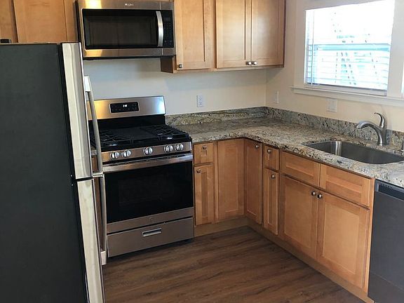 4th image of 218 Palm Ave