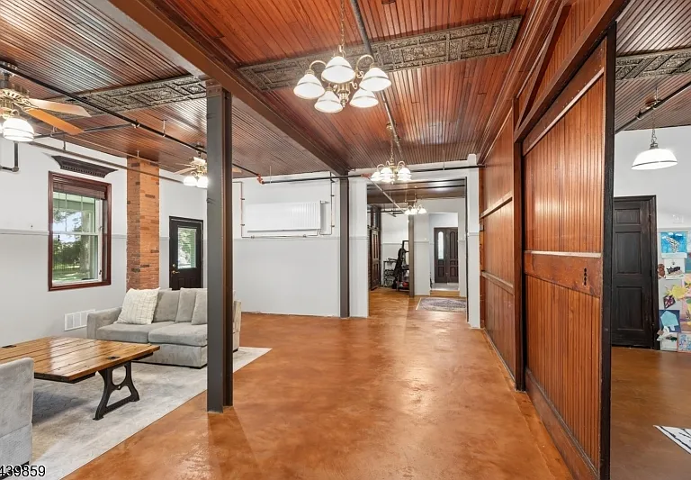12 Forest Ave — Photo 9