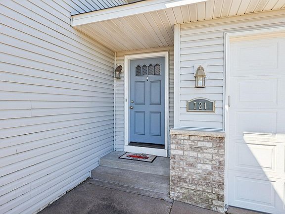 4th image of 721 Horseshoe Ln