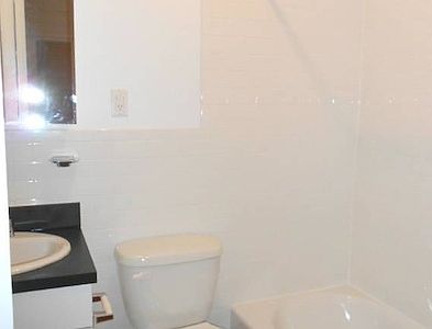 2nd image of 140 E 46th St APT 5B
