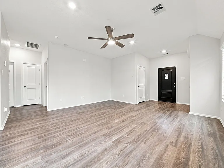 19114 Sangro Dr — Photo 6