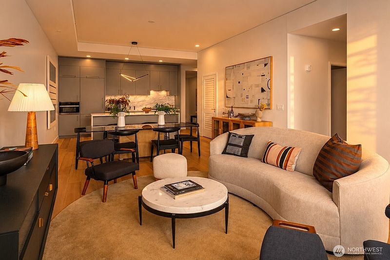5th image of 121 Stewart Street #3703