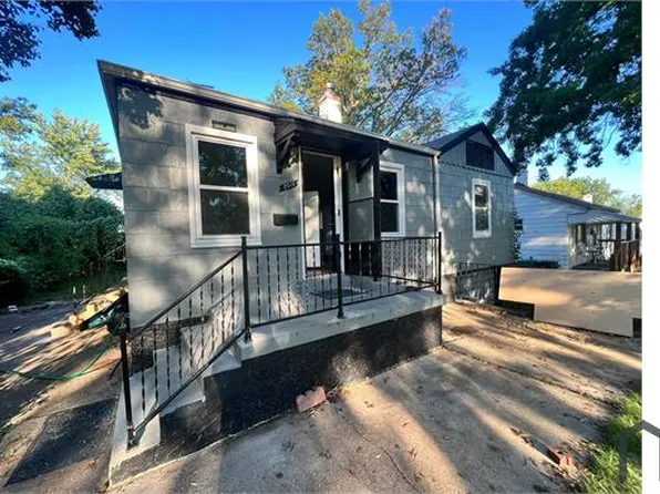 2071 Wedgewood Dr, Saint Louis, MO 63136