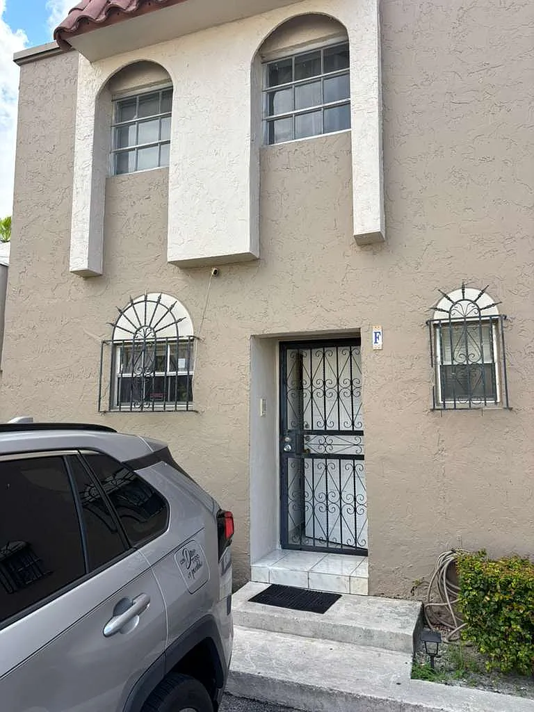 2 bed, 2.5 bath, 1260 sqft, $2,375 — Photo 2
