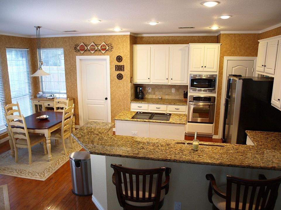 FULLY UPGRADED KITCHEN! 