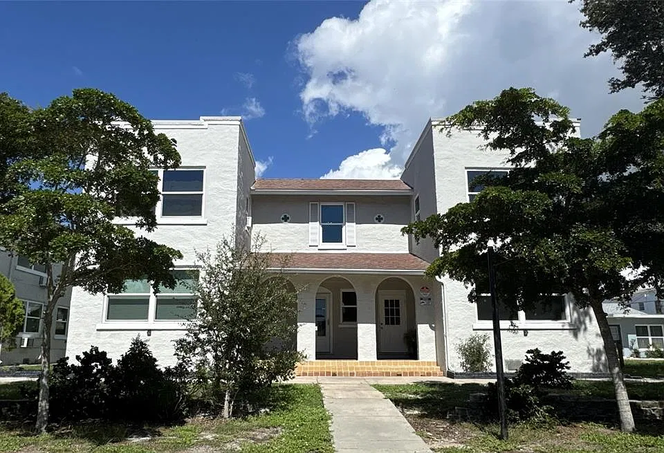 424 Armada Rd S #3