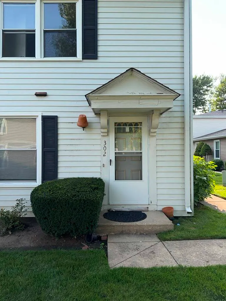 2 bed, 1.5 bath, 1012 sqft, $2,200 — Photo 2