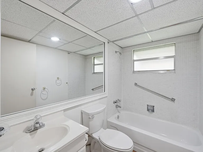 28 Seville Dr #B — Photo 17