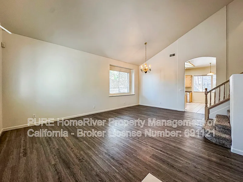 5 bed, 3.0 bath, 2400 sqft, $3,195 — Photo 3