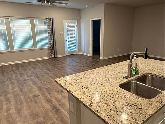 2nd image of 118 Eagle Lake Dr