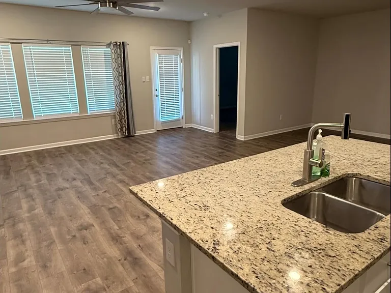118 Eagle Lake Dr — Photo 2