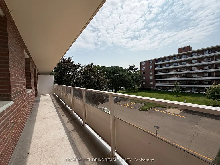 49 Leaside Dr #303 — Photo 14
