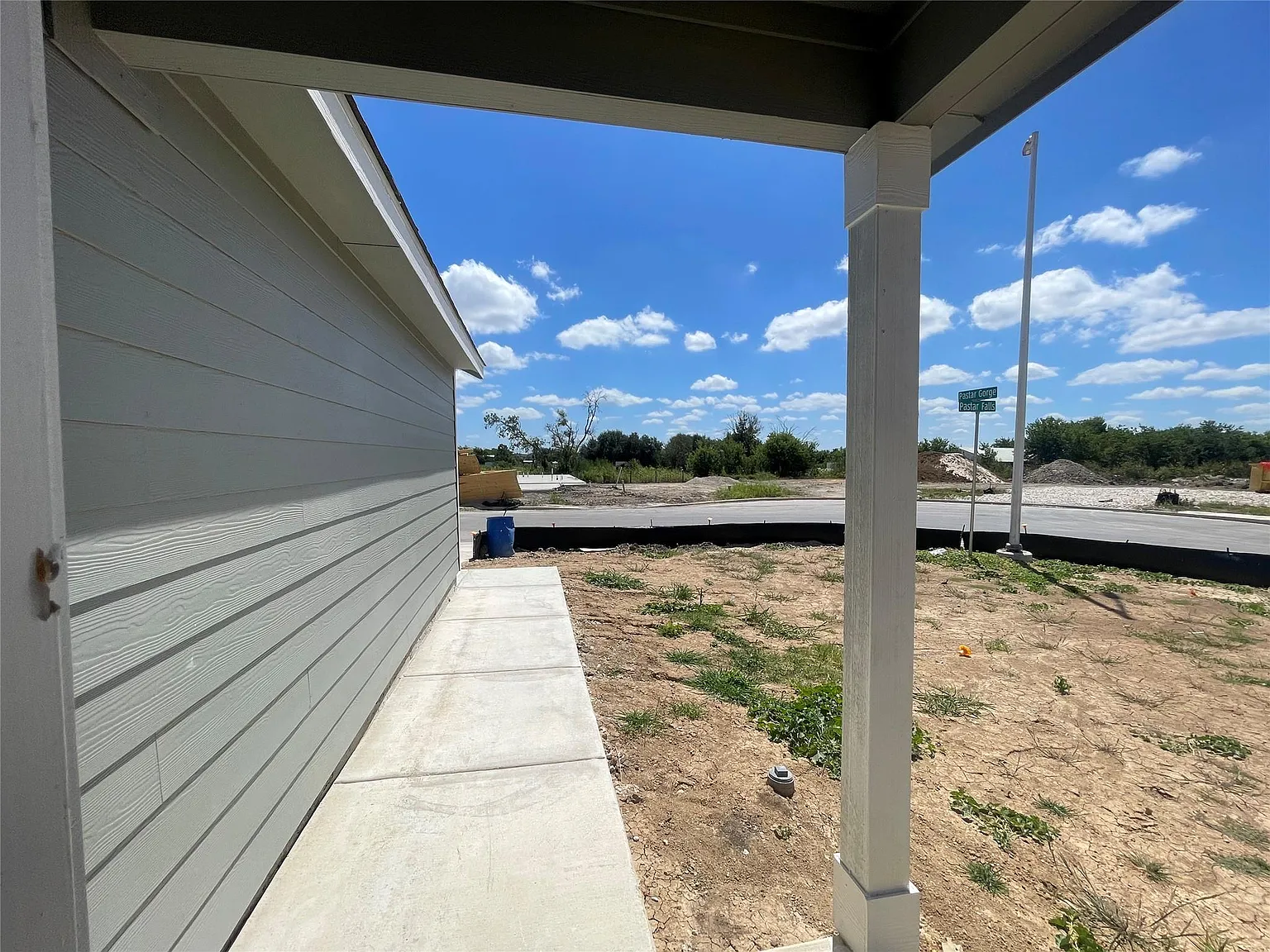 4 bed, 2.0 bath, 1483 sqft, $1,675 — Photo 2