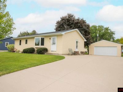 113 Linda Dr, Eagle Lake, MN, 56024