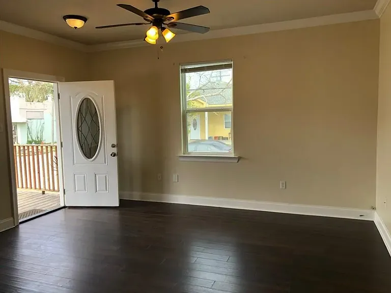 2539 Eagle St — Photo 5