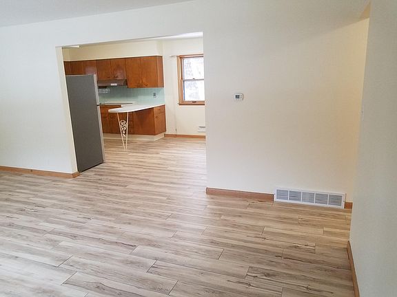 4th image of 3523 Dupont St