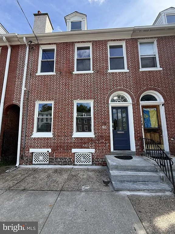 2 bed, 1.0 bath, 2515 sqft, $1,750 — Photo 1